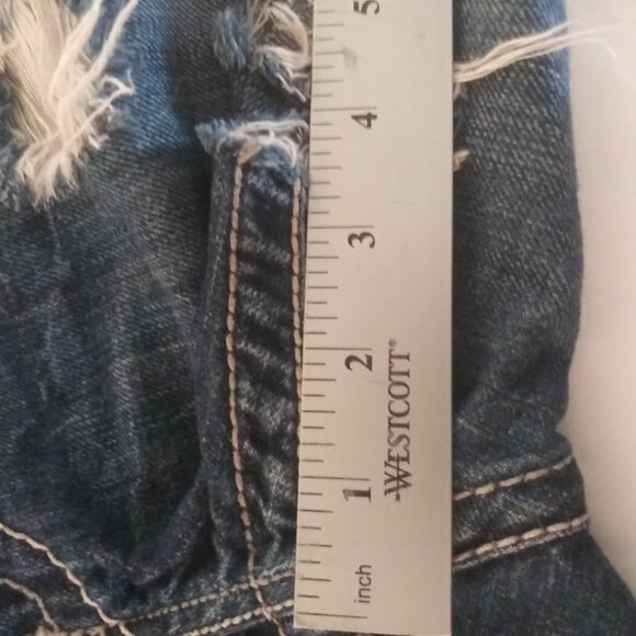 BKE women's size 26 distressed dark wash shorts - Picture 15 of 16